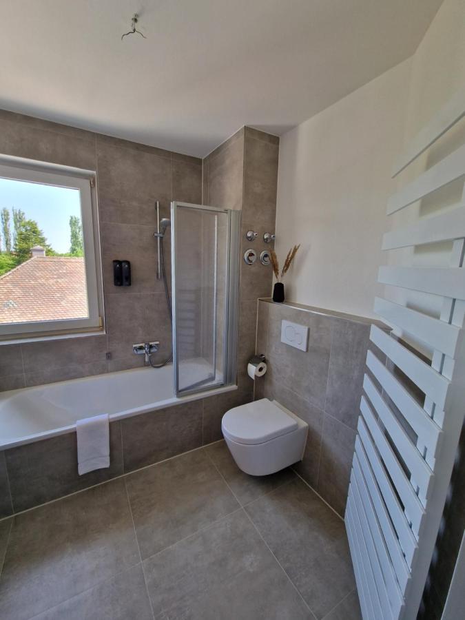 C4S Come4Stay Altoetting - 3-Zi Whg I Zentrale Lage I Parkplatz I Balkon I Wifi I Smarttv I 1 Kingsize, 1 Queensize Bett I Office Arbeitsplatz I Wohnbereich Mit Couch Und Essbereich I Voll Ausgestattete Kueche I Nespresso Екстериор снимка