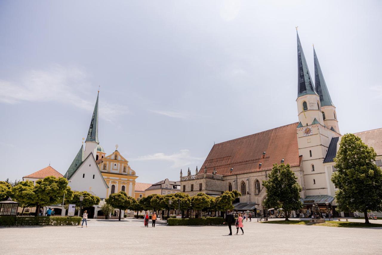 C4S Come4Stay Altoetting - 3-Zi Whg I Zentrale Lage I Parkplatz I Balkon I Wifi I Smarttv I 1 Kingsize, 1 Queensize Bett I Office Arbeitsplatz I Wohnbereich Mit Couch Und Essbereich I Voll Ausgestattete Kueche I Nespresso Екстериор снимка