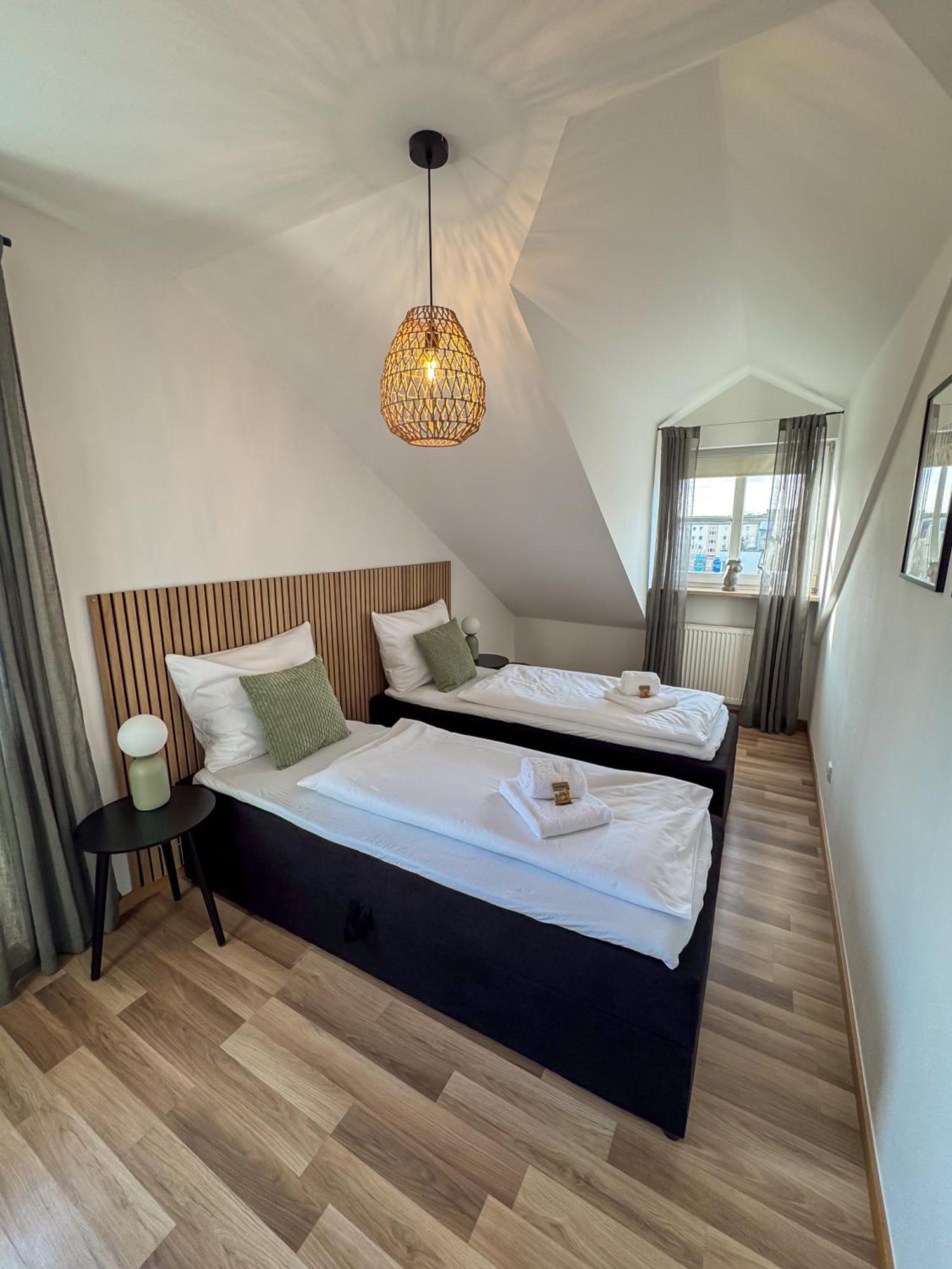 C4S Come4Stay Altoetting - 3-Zi Whg I Zentrale Lage I Parkplatz I Balkon I Wifi I Smarttv I 1 Kingsize, 1 Queensize Bett I Office Arbeitsplatz I Wohnbereich Mit Couch Und Essbereich I Voll Ausgestattete Kueche I Nespresso Екстериор снимка