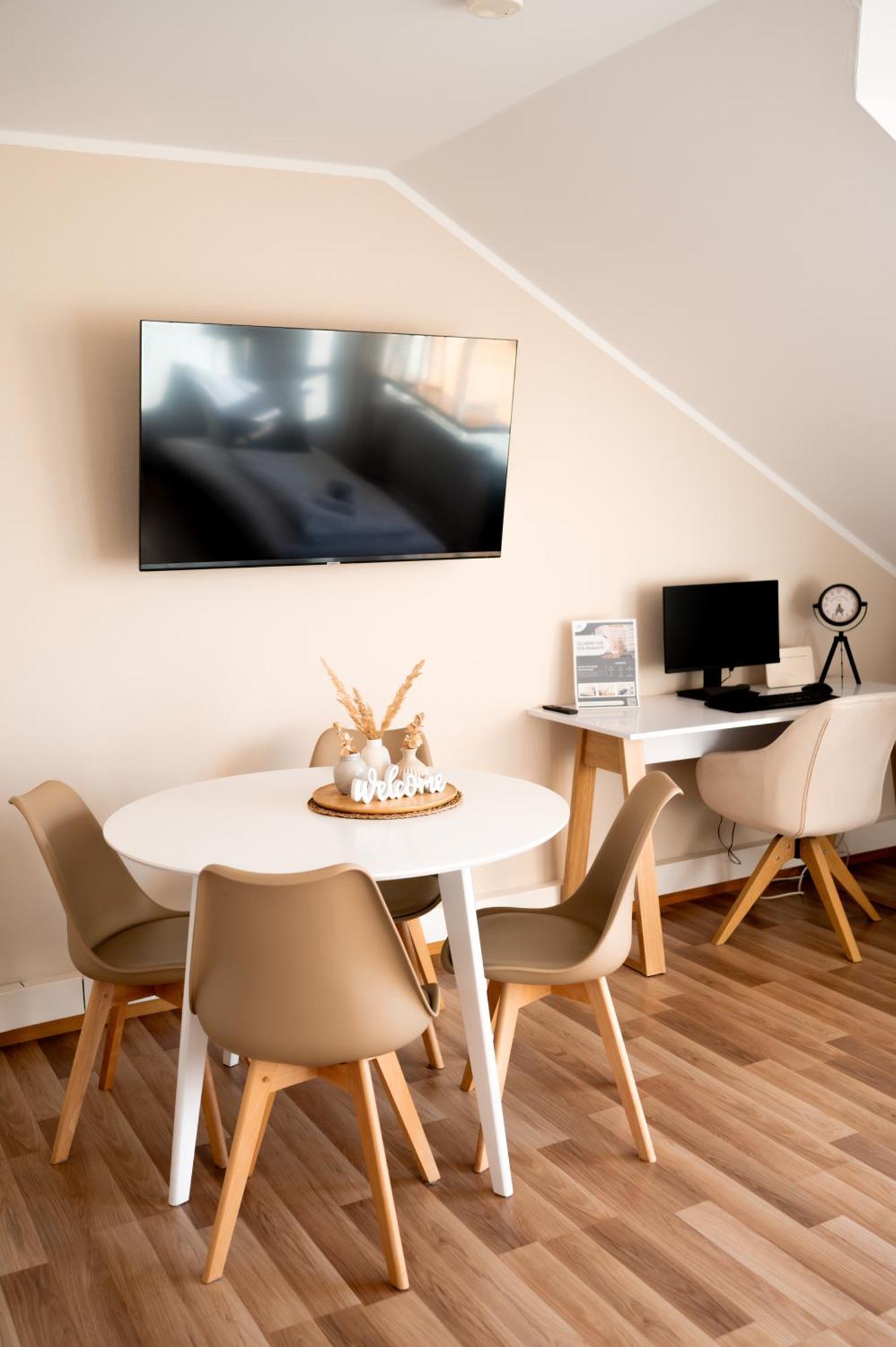 C4S Come4Stay Altoetting - 3-Zi Whg I Zentrale Lage I Parkplatz I Balkon I Wifi I Smarttv I 1 Kingsize, 1 Queensize Bett I Office Arbeitsplatz I Wohnbereich Mit Couch Und Essbereich I Voll Ausgestattete Kueche I Nespresso Екстериор снимка